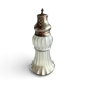 Lady Primrose Royal Extract Dusting Silk glass powder shaker
